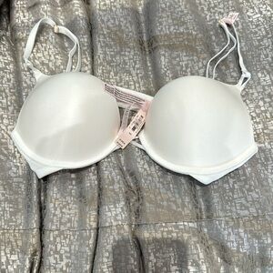 Victoria Secret white Bra 34c . Brand new.